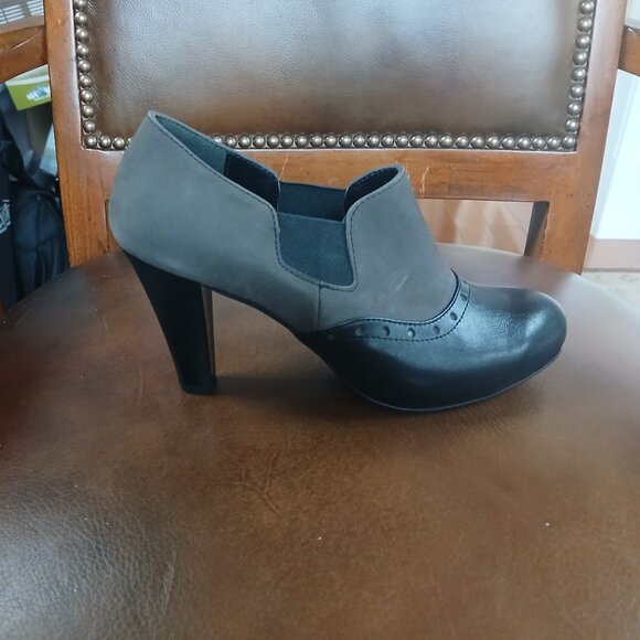 Leather ankle boots. New and Unworn. - Picture 3 of 7